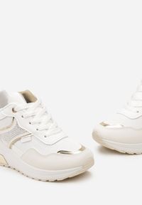 Renee - Białe Sneakersy z Brokatem Cyrkoniami i Metalicznymi Wstawkami Zephramis. Kolor: biały. Materiał: dresówka