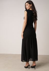 Born2be - Czarna Sukienka Ażurowa z Usztywnioną Linią Ramion i Przezroczystym Dołem Semiriel. Kolor: czarny. Materiał: zamsz. Wzór: ażurowy. Styl: elegancki, klasyczny #7