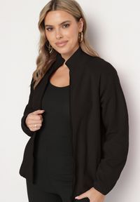 Born2be - Czarna Bluza na Suwak o Prostym Kroju ze Stójką i Kieszeniami Esamira. Okazja: na co dzień. Typ kołnierza: kołnierzyk stójkowy. Kolor: czarny. Materiał: jeans. Długość rękawa: długi rękaw. Długość: długie. Styl: elegancki, casual #7