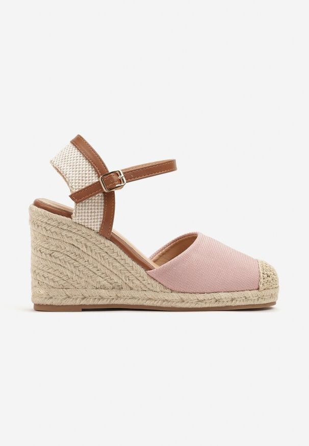 Renee - Różowe Sandały Vices w Stylu Espadryli na Koturnie z Plecionki Amoiella. Okazja: na co dzień. Kolor: różowy. Sezon: wiosna, lato. Obcas: na koturnie. Styl: casual, boho, elegancki