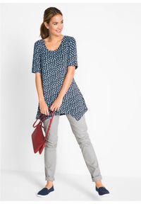 bonprix - Shirt z miękkiego materiału z wiskozą. Kolor: niebieski. Materiał: materiał, wiskoza. Długość rękawa: krótki rękaw. Długość: krótkie. Wzór: nadruk