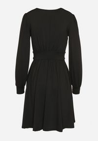 Born2be - Czarna Rozkloszowana Sukienka z Wiskozą Selithiel. Okazja: na wesele, na ślub cywilny, na imprezę. Typ kołnierza: dekolt w serek. Kolor: czarny. Materiał: wiskoza. Styl: elegancki #6