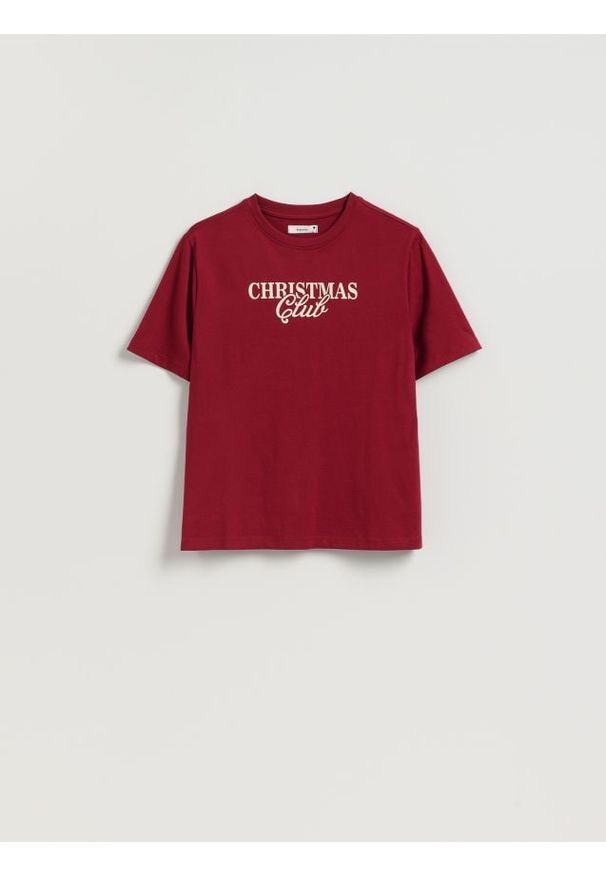 Reserved - T-shirt ze świątecznym motywem - bordowy. Kolor: czerwony. Materiał: dzianina, bawełna. Styl: wizytowy