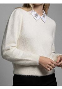 Sinsay - Sweter - kremowy. Kolor: kremowy. Materiał: materiał. Długość: długie. Wzór: aplikacja #1