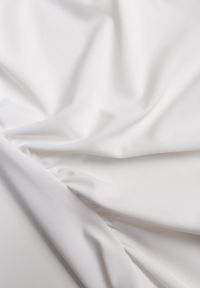 Renee - Białe Body o Asymetrycznym Kroju z Marszczeniem Asintlia. Okazja: na co dzień, do pracy. Kolor: biały. Styl: casual, elegancki #6