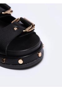Big-Star - Klapki damskie na podwyższonej podeszwie czarne NN274082 906. Kolor: czarny. Materiał: skóra, syntetyk, jeans. Styl: elegancki, rockowy, klasyczny #4
