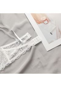 Intica - Komplet bielizny z haftem na romantyczne wieczory Jsandye. Kolor: biały. Materiał: tkanina, materiał. Wzór: haft #7