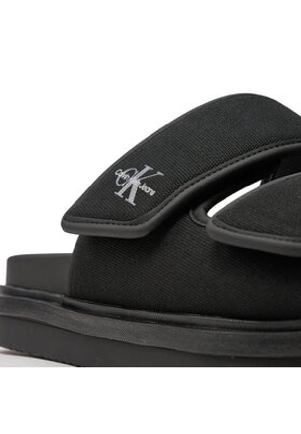 Calvin Klein Jeans Klapki Double Bar Sandal Mtl YM0YM01020 Czarny. Kolor: czarny. Materiał: materiał