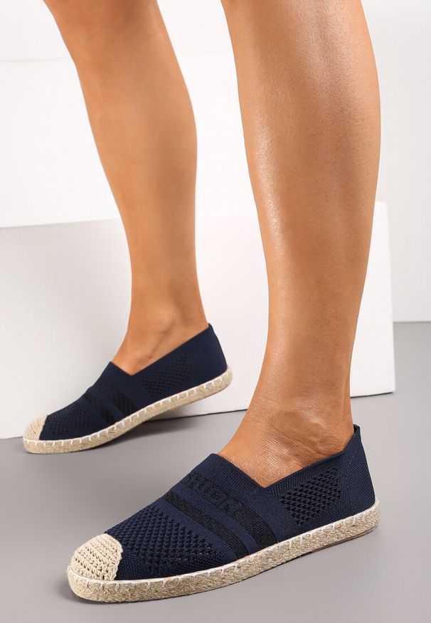 Renee - Granatowe Espadryle z Plecioną Cholewką przed Kostkę Mokosa. Okazja: na co dzień. Wysokość cholewki: przed kostkę. Kolor: niebieski. Szerokość cholewki: normalna. Wzór: aplikacja. Sezon: lato. Styl: boho, casual, wakacyjny
