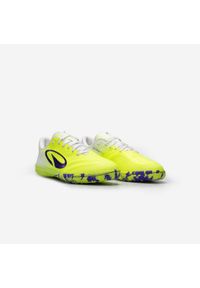KIPSTA - Buty do piłki nożnej halowej dla dzieci Kipsta Ginka Pro. Kolor: fioletowy, zielony, wielokolorowy, żółty. Materiał: kauczuk. Wzór: gładki. Sport: piłka nożna