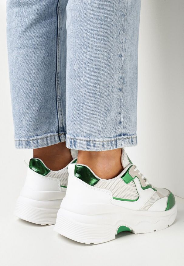 Born2be - Biało-Zielone Sneakersy na Grubej Podeszwie z Lakierowanymi Wstawkami Fryda. Kolor: biały. Materiał: lakier