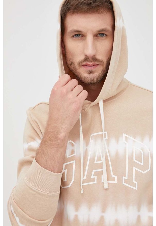 GAP bluza męska kolor beżowy z kapturem z nadrukiem. Typ kołnierza: kaptur. Kolor: beżowy. Materiał: dzianina. Wzór: nadruk