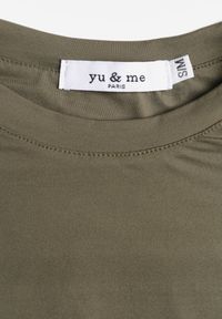 Renee - Ciemnozielona Dopasowana Bluzka Typu Longsleeve z Bawełną Moanti. Okazja: na co dzień. Kolor: brązowy. Materiał: bawełna. Długość rękawa: długi rękaw. Wzór: kropki. Styl: casual #3