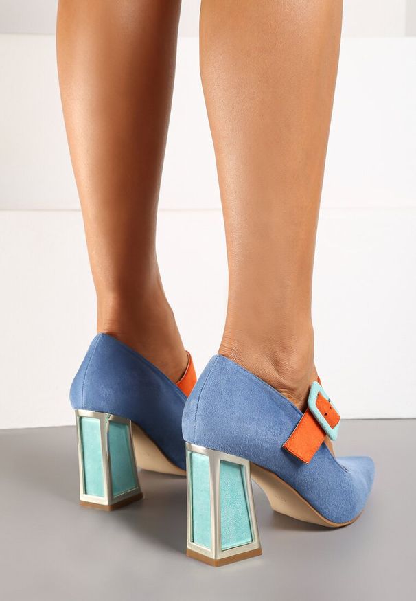 Renee - Niebieskie Czółenka na Słupku z Metalicznymi Wstawkami i Paskiem Enavina. Okazja: na co dzień. Zapięcie: pasek. Kolor: niebieski. Materiał: satyna, jedwab. Sezon: wiosna, lato. Obcas: na słupku. Styl: casual