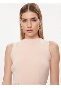 Guess Sukienka codzienna W4GK89 K7UW2 Różowy Slim Fit. Okazja: na co dzień. Kolor: różowy. Materiał: wiskoza. Typ sukienki: proste. Styl: casual #4