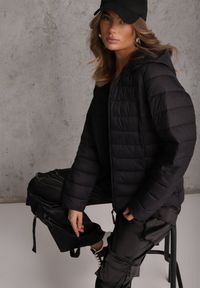 Renee - Czarna Pikowana Kurtka Przejściowa z Kapturem Pretirra. Okazja: na co dzień. Typ kołnierza: kaptur. Kolor: czarny. Materiał: jeans, nylon. Styl: casual #1