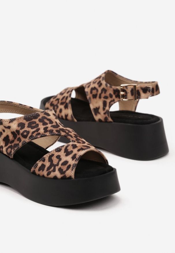 Born2be - Panterkowe Sandały na Grubej Podeszwie z Asymetrycznymi Wycięciami Kamilra. Okazja: na co dzień. Zapięcie: sprzączka. Sezon: lato. Styl: elegancki, casual