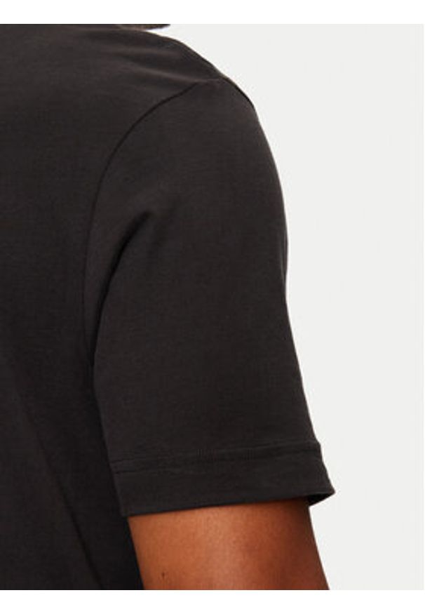 Calvin Klein Jeans T-Shirt J30J326158 Czarny Regular Fit. Kolor: czarny. Materiał: bawełna