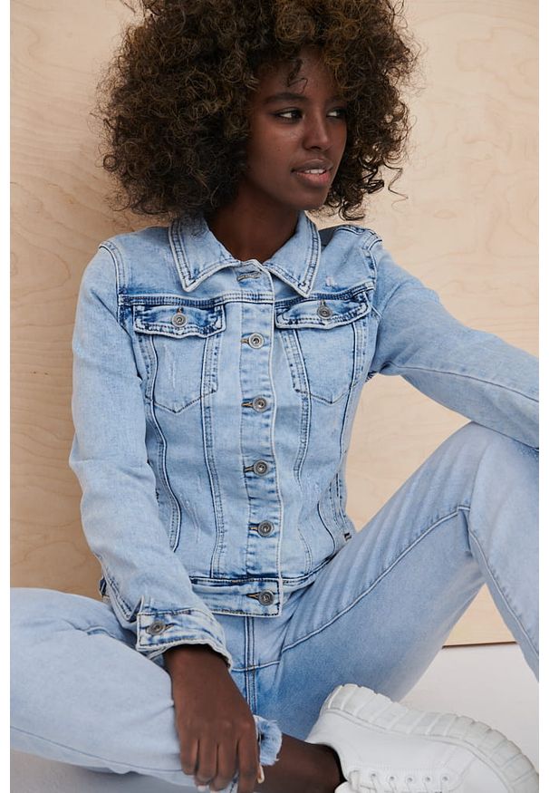 blue shadow - Katana Damska 3D-6892 BS Jeans. Typ kołnierza: kołnierzyk klasyczny. Materiał: jeans. Długość: długie. Styl: klasyczny