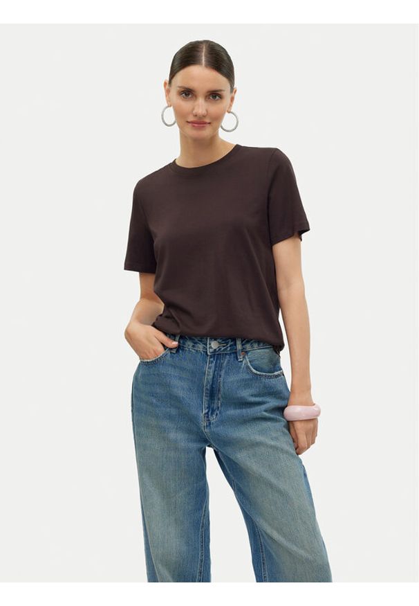 Vero Moda T-Shirt Paulina 10316991 Brązowy Regular Fit. Kolor: brązowy. Materiał: bawełna