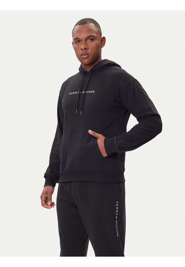 TOMMY HILFIGER - Tommy Hilfiger Bluza UM0UM03665 Czarny Regular Fit. Kolor: czarny. Materiał: syntetyk, bawełna