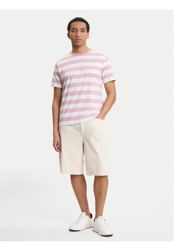 Guess Jeans T-Shirt M4YI84 K9XF1 Różowy Regular Fit. Kolor: różowy. Materiał: bawełna