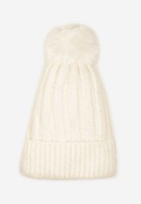 Born2be - Jasnobeżowa Czapka z Prążkowanego Materiału z Pomponem Vamieska. Kolor: beżowy. Materiał: prążkowany, materiał. Sezon: zima. Styl: elegancki, klasyczny #1