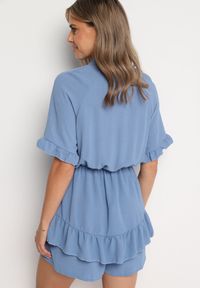 Born2be - Niebieski Taliowany Kombinezon z Gumką w Talii i Ozdobną Falbanką przy Rękawach Nanselena. Kolor: niebieski. Długość rękawa: krótki rękaw. Długość: krótkie. Styl: elegancki #3