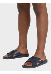 TOMMY HILFIGER - Tommy Hilfiger Klapki Core Hilfiger Lth Criss C Sandal FM0FM05010 Granatowy. Kolor: niebieski