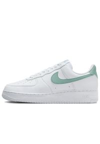 Buty damskie Nike Air Force 1 '07 Next Nature DV3808-112 - białe. Kolor: biały. Materiał: guma, syntetyk, skóra. Szerokość cholewki: normalna. Sezon: lato. Model: Nike Air Force. Sport: koszykówka