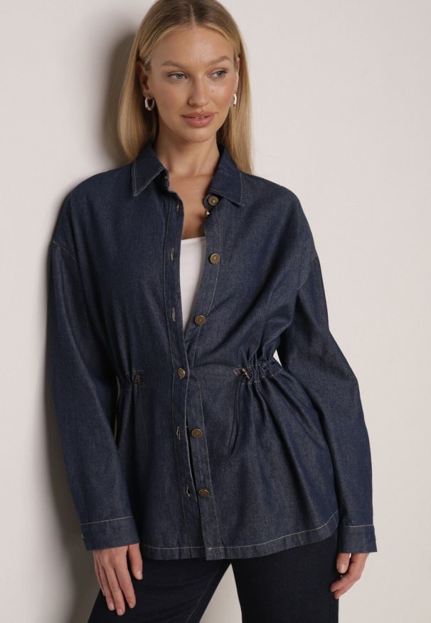 Born2be - Granatowa Bawełniana Koszula ze Ściagaczami w Pasie Lennada. Okazja: na spotkanie biznesowe, do pracy. Kolor: niebieski. Materiał: bawełna. Styl: biznesowy