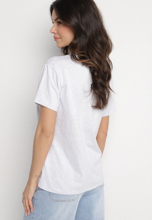 Born2be - Jasnoszary T-shirt z Bawełny Ozdobiony Napisem i Cyrkoniami Olireth. Okazja: na co dzień. Kolor: szary. Materiał: bawełna. Wzór: aplikacja, napisy. Styl: casual, elegancki