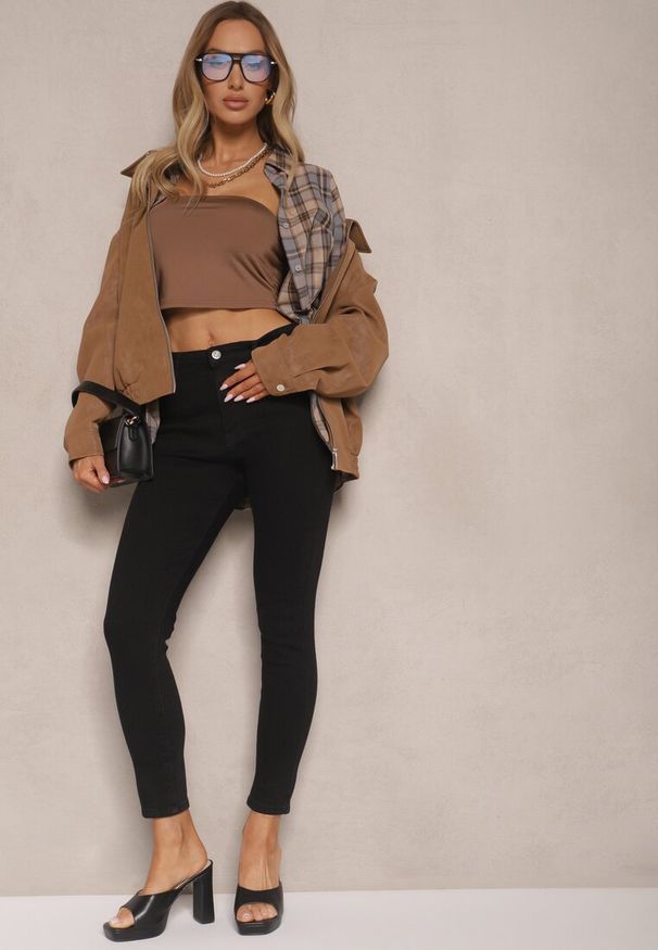 Renee - Czarne Jeansy Slim z Bawełną i Wiskozą High Waist Calliran. Okazja: na co dzień. Stan: podwyższony. Kolor: czarny. Styl: elegancki, casual