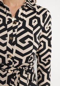 Born2be - Czarna Koszulowa Sukienka z Wiskozą Paskiem i Geometrycznym Motywem Erislevia. Okazja: na spacer, na co dzień. Typ kołnierza: dekolt w kształcie V. Kolor: czarny. Materiał: wiskoza. Długość rękawa: długi rękaw. Wzór: geometria. Typ sukienki: koszulowe. Styl: klasyczny, casual, elegancki #7