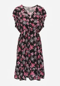 Renee - Czarna Sukienka z Wiskozy Philameia. Okazja: na co dzień. Typ kołnierza: dekolt w kształcie V, kołnierz z falbankami. Kolor: czarny. Wzór: kwiaty, aplikacja. Typ sukienki: proste. Materiał: wiskoza. Długość rękawa: krótki rękaw. Sezon: lato. Styl: boho, casual. Długość: mini #4