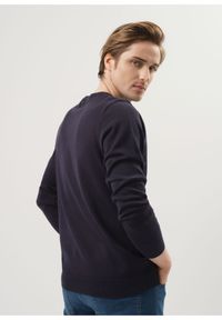 Ochnik - Granatowy sweter męski basic. Okazja: na co dzień. Kolor: niebieski. Materiał: bawełna. Długość: długie. Styl: casual #3