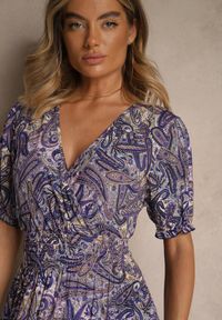 Renee - Fioletowa Rozkloszowana Sukienka z Bawełny Zdobiona Wzorem Paisley Folitea. Typ kołnierza: dekolt w serek. Kolor: fioletowy. Materiał: bawełna. Wzór: aplikacja, paisley. Sezon: wiosna