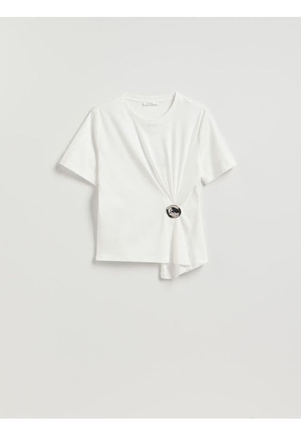 Reserved - T-shirt z ozdobnym detalem - złamana biel. Materiał: bawełna