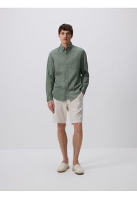 Reserved - Szorty chino regular - beżowy. Kolor: beżowy. Materiał: len, bawełna #1