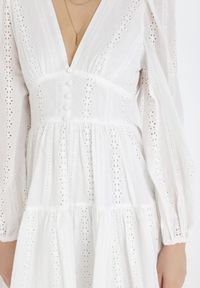 Born2be - Biała Sukienka Merirah. Kolor: biały. Materiał: bawełna, tkanina. Długość rękawa: długi rękaw. Wzór: aplikacja, haft. Długość: mini #6
