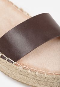 Born2be - Ciemnobrązowe Sandały VICES na Grubej Plecionej Podeszwie z Paskiem Wokół Kostki Roselena. Okazja: na spacer, na co dzień. Zapięcie: pasek. Kolor: brązowy. Materiał: len. Wzór: haft. Sezon: lato. Styl: casual, elegancki #7