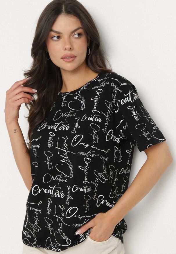 Born2be - Czarny T-shirt Oversize z Bawełny Zdobiony Nadrukiem Sinelra. Okazja: na co dzień. Kolor: czarny. Materiał: bawełna. Wzór: aplikacja, nadruk. Styl: klasyczny, elegancki, casual