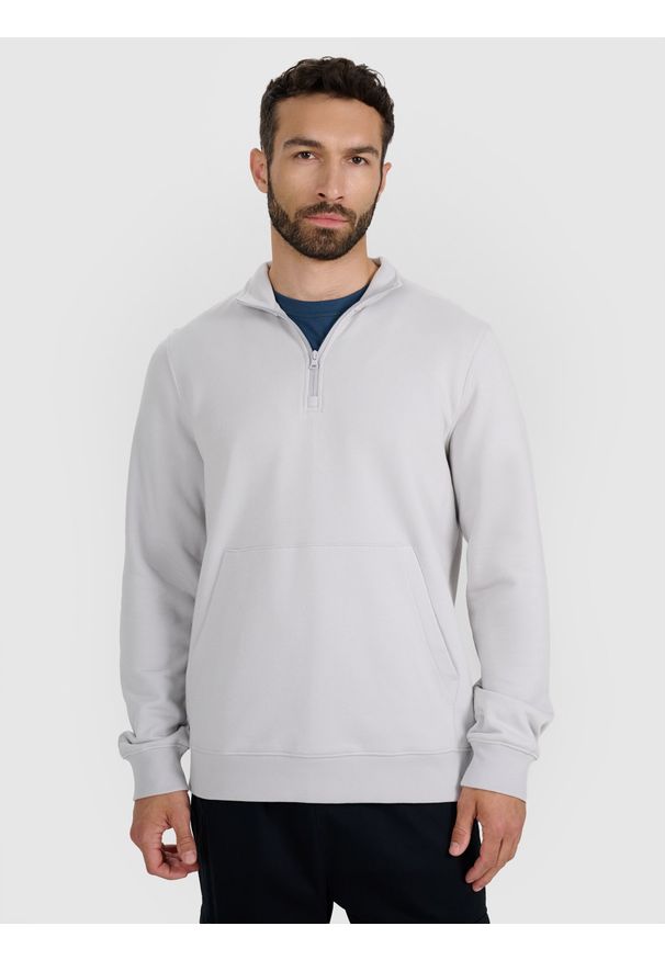 4f - 4F Bluza dresowa nierozpinana bez kaptura męska - szara M. Okazja: na co dzień. Typ kołnierza: bez kaptura. Kolor: szary. Materiał: dresówka. Wzór: gładki, ze splotem. Styl: casual, klasyczny