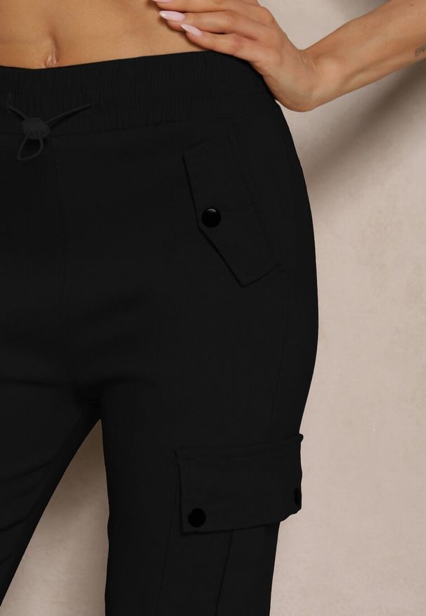 Renee - Czarne Spodnie Cargo z Bawełną High Waist Evianirae. Okazja: na co dzień. Stan: podwyższony. Kolor: czarny. Materiał: bawełna. Styl: casual