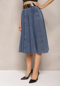 Renee - Niebieska Rozkloszowana Spódnica Jeansowa Midi z Paskiem Wendlla. Kolor: niebieski. Materiał: jeans #3
