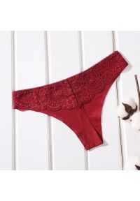 Intica - Stringi bezszwowe z koronkowym wykończeniem Dilek. Kolor: czerwony. Materiał: koronka