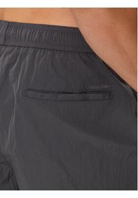 Calvin Klein Swimwear Szorty kąpielowe KM0KM01048 Szary Regular Fit. Kolor: szary. Materiał: syntetyk #6