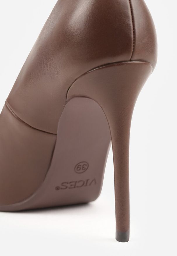 Renee - Brązowe Gładkie Szpilki VICES w Klasycznym Stylu Temilis. Okazja: na co dzień, na imprezę. Kolor: brązowy. Materiał: jeans. Wzór: gładki. Obcas: na szpilce. Styl: klasyczny. Wysokość obcasa: średni