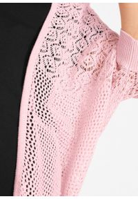 Sweter bez zapięcia bonprix pastelowy jasnoróżowy. Kolor: różowy. Długość rękawa: krótki rękaw. Długość: krótkie. Wzór: ażurowy #3