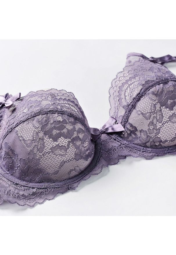 Intica - Komplet bielizny z koronki na romantyczne wieczory Eirini. Kolor: fioletowy. Materiał: koronka. Wzór: koronka